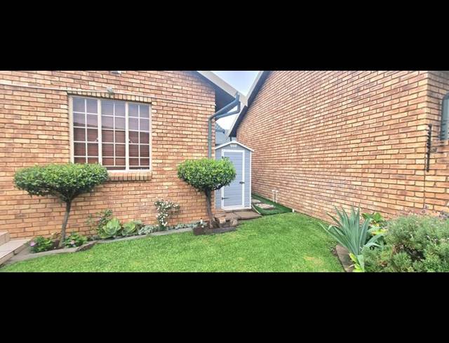 3 BEDROOM TOWNHOUSE FOR SALE IN AMBERFIELD